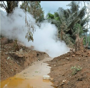 Semburan uap panas di kawasan sumur produksi kluster LHD24 Dusun Tondangow