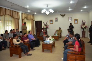 Pertemuan Wagub Sulut Steven Kandouw, dengan tenaga cleaning servis di kantor gubernur Sulut