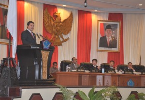 Wagub Sulut, Steven Kandouw, ketika memberikan sambutan di paripurna istimewa DPRD Sulut