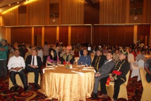 Suasana keakraban dalam pertemuan 'Malam Baku Dapa' Bupati James Sumendap dan warga Minahasa Tenggara se-Jabodetabek