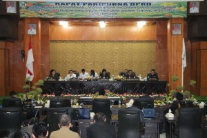 Rapat Paripurna DPRD Tomohon tentang Penetapan APBD Kota Tomohon tahun 2017