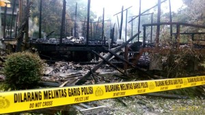 Rumah Keluarga Rampen-Maengkom yang ludes terbakar