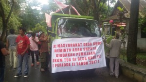 Aksi Demo warga Desa Kumu Kecamatan Tombariri