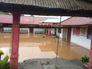 Sekolah di Remboken tergenang air