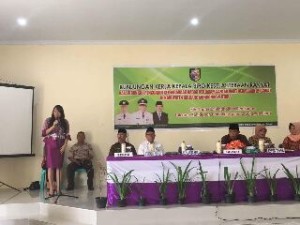 Kepala Biro Kesra Sulut dr. Devi Kartika Kandouw-Tanos, ketika memberikan sambutan pada kegiatan dialog antar umat bergama di Kabupaten Bolaang Mongondow Utara