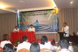 Sekdaprov Sulut Edwin Silangen, ketika membuka Lokakarya Peduli Sungai dalam rangka Peringatan Hari Air Dunia ke XXV bertempat di Hotel Ibis Manada, Rabu (15/3/2017)