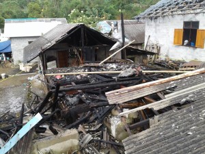 Kondisi kedua rumah setelah terbakar