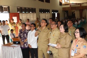 Wali Kota Tomohon sementara Teleconference dengan Gubernur Sulawesi Utara di UNBK