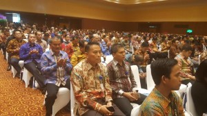 Wali Kota Tomohon didampingi Kabag Humas dan Protokol di Rakornas Kemaritiman