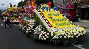 Float ASEAN yang meraih The Best Cultur