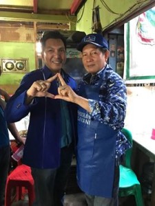Ketua PD Bitung Jacky Ticoalu ketika foto bersama Ketua DPD PD Sulut GSVL Lumentut