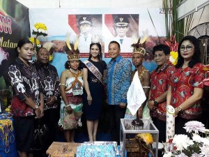 Wali Kota Tomohon mengunjungi Stand Pameran Kabupaten Manokwari Selatan