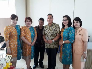 Wali Kota Tomohon bersama Camat Tomohon Tengah,  Ketua dan Sekretaris Dharma Wanita Tomohon Tengah