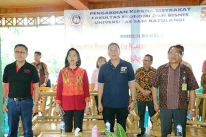 Wali Kota Tomohon bersama Rektor  dan jajaran FEB Unsrat