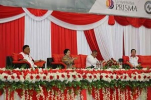 Megawati Soekarnoputri didampingi Gubernur Sulut Olly Dondokambey
