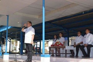 Walikota Max Lomban saat memimpin Apel Perdana Pemkot Bitung di tahun 2018 (ist)