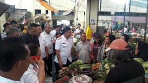 Pasar Tondano,  Drs. Royke Mewoh,Harga Sembako minahasa,