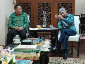 Wakil menteri Luar Negeri M Fachir sata menerima Wali Kota Tomohon Jimmy F Eman SE Ak