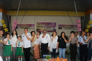 Wali Kota Tomohon dan Ketua Komnas Perlindungan Anak di Anugerah Hall