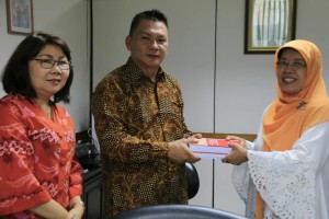 Wakil Ketua DPRD dan Kadis KOperasi dan UMKM Tomohon dengan Pejabat Kementerian Koperasi dan Ejonomi Kreatif