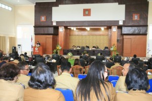 Rapat Paripurna yang dipimpin Ketua DPRD Kota Tomohon Ir Miky JL Wenur 