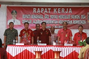  Penjabat Bupati Minahasa ,Drs. Royke H. Mewoh,Remboken