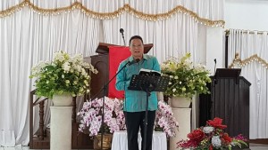 Wali Kota Jimmy F Eman SE Ak membaca mazmur sebagai peserta kehormatan 