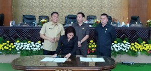 Ketua DPRD Tomohon menandatangani penetapan Renja 2019