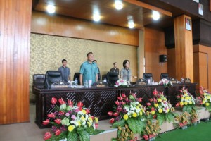 Wali Kota Tomohon menghairi Rapat paripurna dan memberikan tanggapan kepada fraksi-fraksi