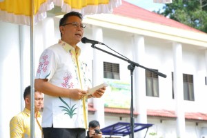 Wali Kota Tomohon Jimmy F Eman SE Ak memimpin Apel