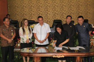 Ketua DPRD Tomohon menandatangani nota kesepakatan KUA PPAS