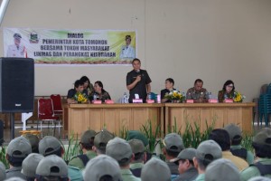 Wali Kota Tomohon Dialog dengan Perangka kelurahan dan Linmas