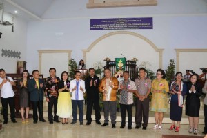 Foto bersama pemerintah dan tokoh agama GMIM Wilayah Tomohon Empat