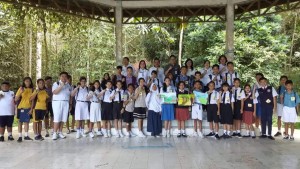 Pserta lomba melukis tingkat SMP dan jajaran Dinas Lingkungan Hidup Kota Tomohon