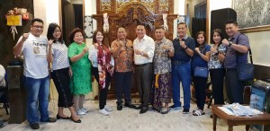 Foto bersama  Wali Kota, Sekkot, Ketua Pengadilan Ngeri Tondano, Kapolres dan lainnya