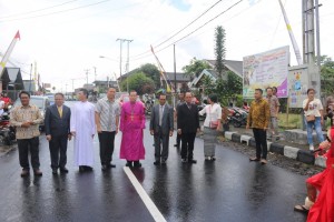 Wali Kota Tomohon, Uskup Manado dan pejabat lainnya