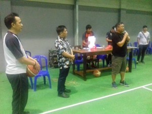 Ketua Panitia Haornas AKBP I Ketut Agus Kusmayadi SIK menutup pertandingan Basket