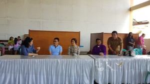 Miky JL Wenur dan Stefanus BAN Liow meninjau pelaksanaan pelayanan kesehatan dalam rangka HUT ke-1 Wilayah Tomohon Empat