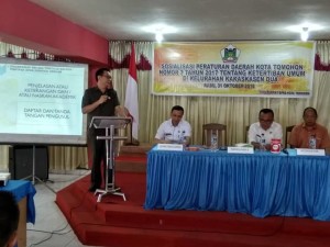 Wakil Ketua DPRD Tomohon Caroll JA Senduk mensosialisasikan Perda Nomjor 7/17 tentang Ketertiban Umum