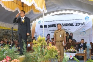 Wali Kota Tomohon Inspektur Upacara pada Peringatan Hari Guru Nasional 2018