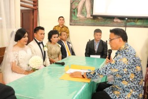 Wali Kota Tomohon  Jimmy F Eman Se Ak jadi pencatat pernikahan