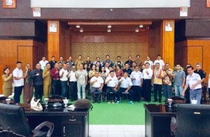 LPM dan tokoh-tokoh masyarakat di DPRD Tomohon