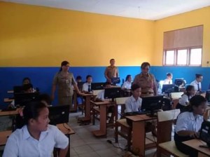 SMP Negeri 2 Kumelembuai,  Drs Yesaya Rondonuwu, Dinas Pendidikan Kabupaten Minsel ,Dr Fietber Raco
