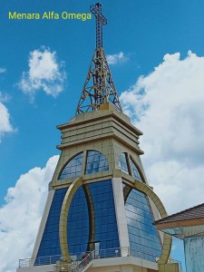 Menara Alfa Omega di Pusat Kota Tomohon