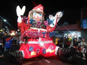 Penampilan Badan Penanggulangan Bencana Daerah di Tmohon Evening Christmas Parade
