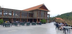 Danau Linow Resort dengan lokasi yang luas hingga 1.500 tempat duduk