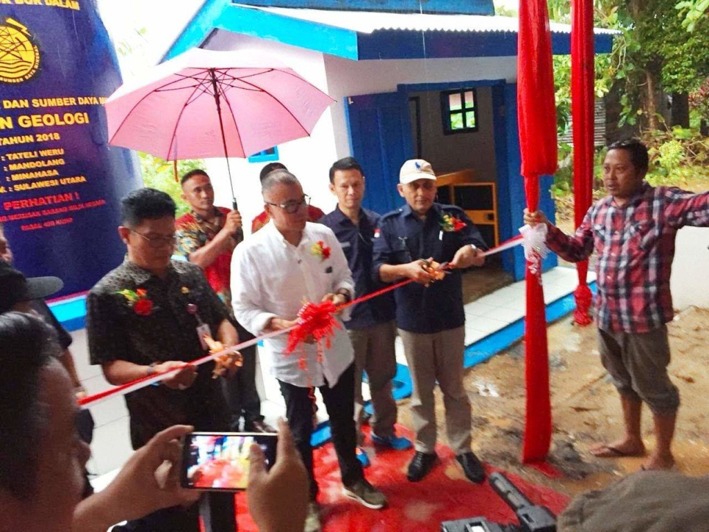 Sudah 15 Unit di Sulut, Kementerian ESDM Serahkan Bantuan Sumur Bor di Tateli Weru
