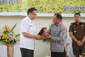 Bersama Direktur Pengembangan Pita Lebar Kemenkominfo Benyamin Surya usai launching call center 112