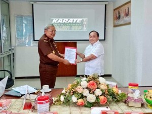 Penyerahan SK Panitia kepada Ketua Panitia