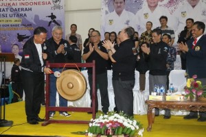 Wali Kota Tomohon  Jimmy F Eman SE Ak CA menutup Karate Kajati Sulut Cup 2019